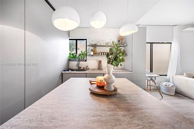 1910 NW 47th St, Miami, FL 33142