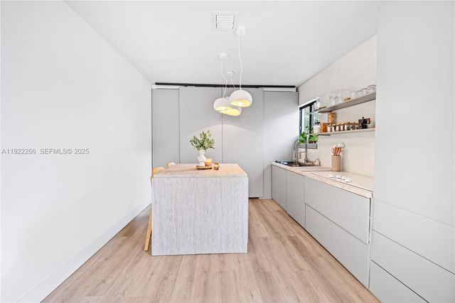 1910 NW 47th St, Miami, FL 33142