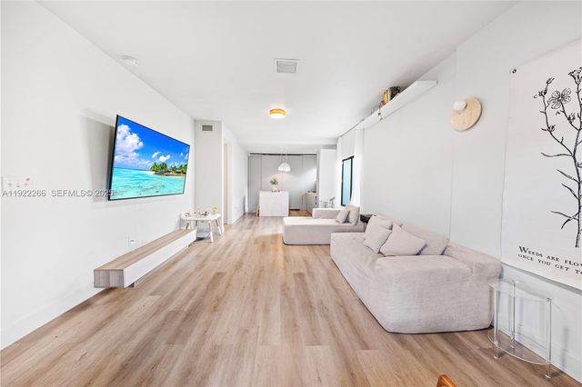 1910 NW 47th St, Miami, FL 33142