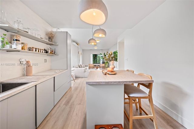 1910 NW 47th St, Miami, FL 33142