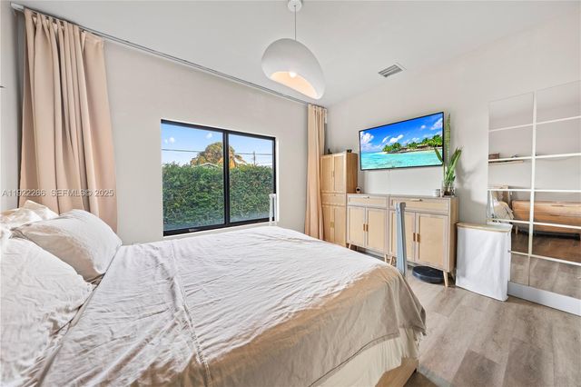 1910 NW 47th St, Miami, FL 33142