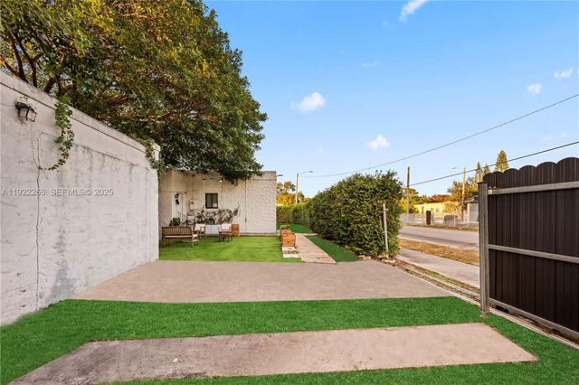 1910 NW 47th St, Miami, FL 33142