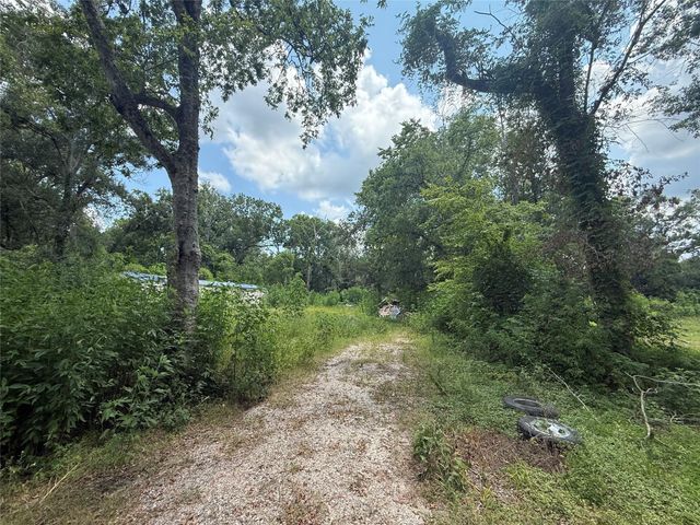 8455 Fm 1409, Dayton, TX 77535