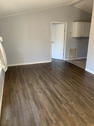 901 E 9th St, Columbia, TN 38401