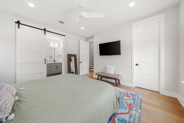 5109 Stone Gate DR 1, Austin, TX 78721