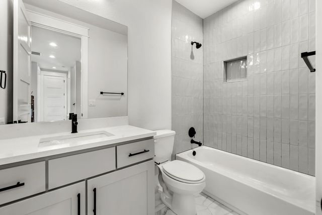 5109 Stone Gate DR 1, Austin, TX 78721