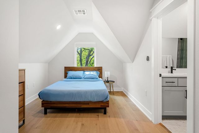 5109 Stone Gate DR 1, Austin, TX 78721