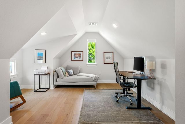 5109 Stone Gate DR 1, Austin, TX 78721