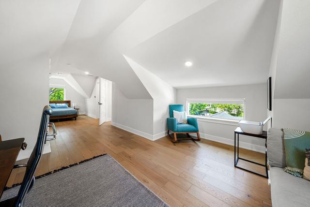 5109 Stone Gate DR 1, Austin, TX 78721