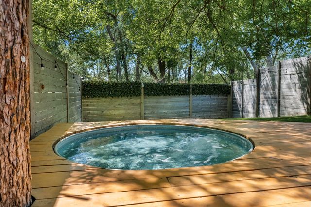 5109 Stone Gate DR 1, Austin, TX 78721