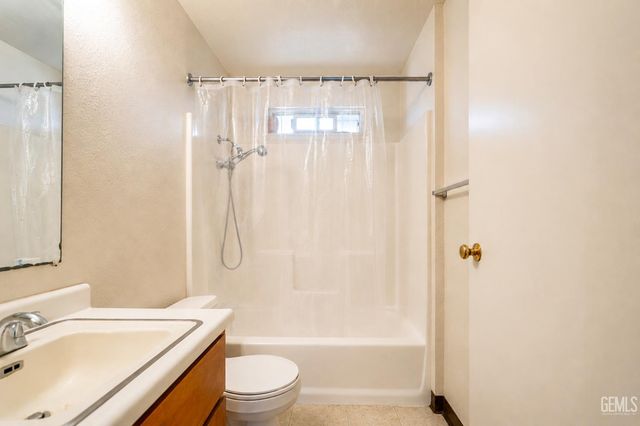 1412 E 11th Street, Bakersfield, CA 93307