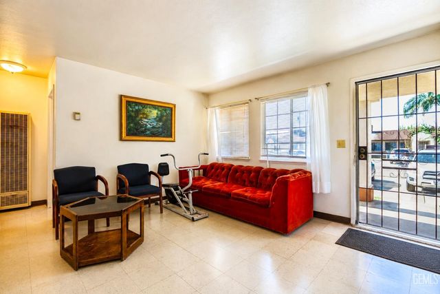 1412 E 11th Street, Bakersfield, CA 93307