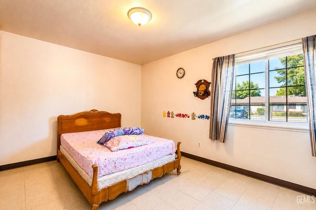 1412 E 11th Street, Bakersfield, CA 93307