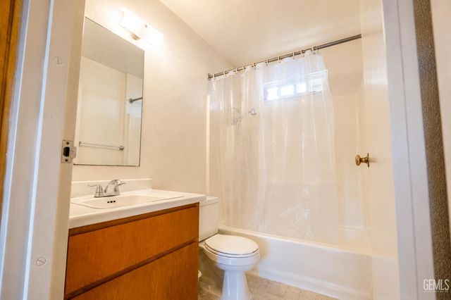 1412 E 11th Street, Bakersfield, CA 93307