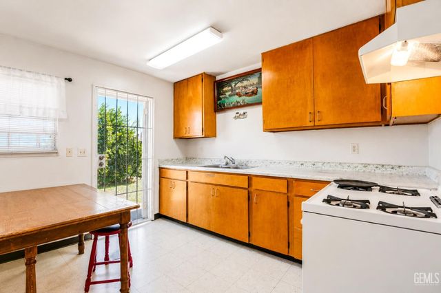 1412 E 11th Street, Bakersfield, CA 93307