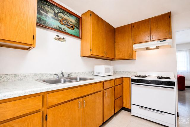 1412 E 11th Street, Bakersfield, CA 93307