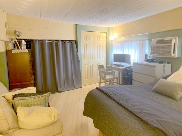 12 Stoneholm 521, Boston, MA 02115