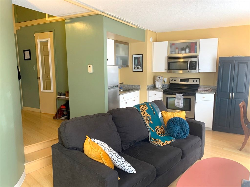 12 Stoneholm 521, Boston, MA 02115