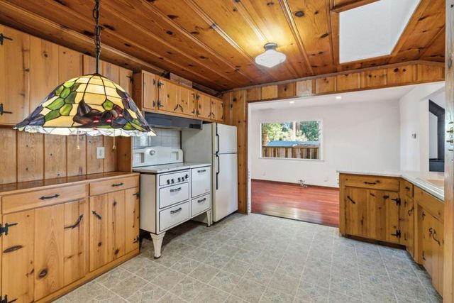 8965 Redwood Drive, Ben Lomond, CA 95005