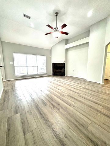 3002 Pine Chase Drive, Montgomery, TX 77356