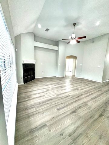 3002 Pine Chase Drive, Montgomery, TX 77356