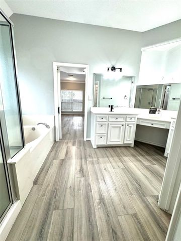 3002 Pine Chase Drive, Montgomery, TX 77356