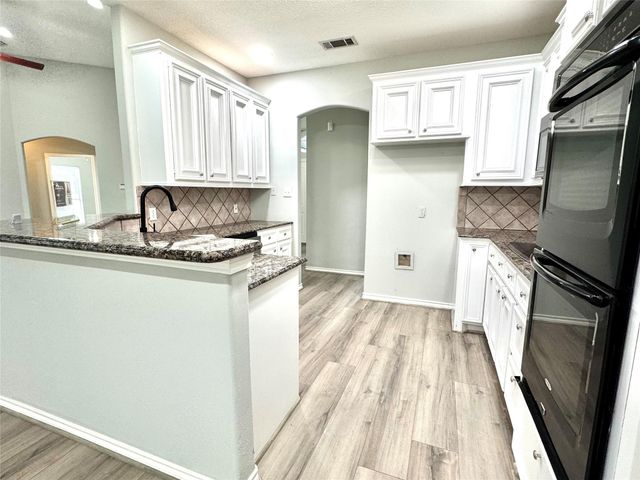 3002 Pine Chase Drive, Montgomery, TX 77356