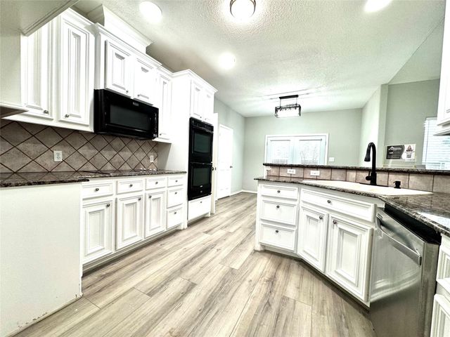 3002 Pine Chase Drive, Montgomery, TX 77356
