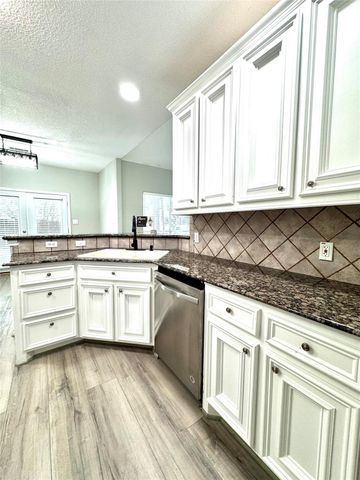 3002 Pine Chase Drive, Montgomery, TX 77356