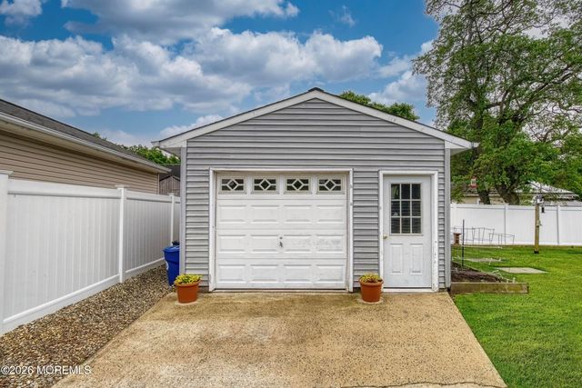 1632 2nd Avenue 1632, Toms River, NJ 08757