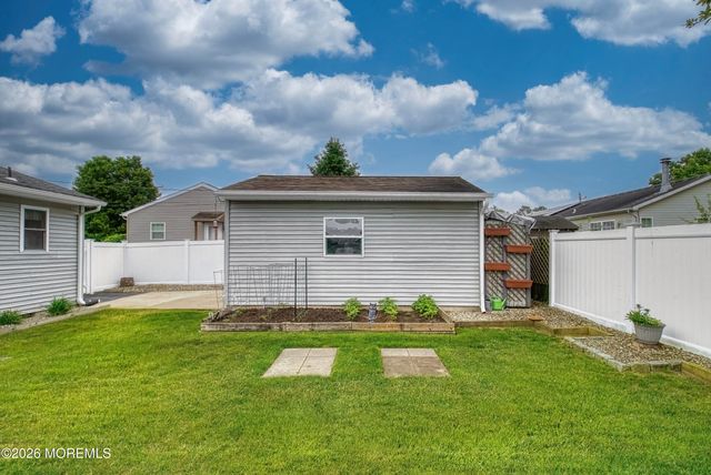 1632 2nd Avenue 1632, Toms River, NJ 08757