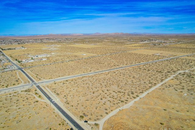 Cor Avenue T 106ths Ste, Sun Village, CA 93543