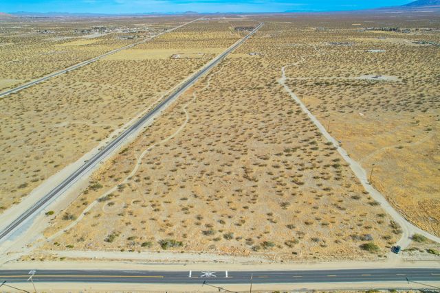 Cor Avenue T 106ths Ste, Sun Village, CA 93543