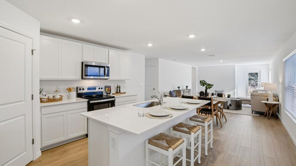 Image 11 of property listing at 12038 NOBLE CHASE PATH, Dade City, FL 33525