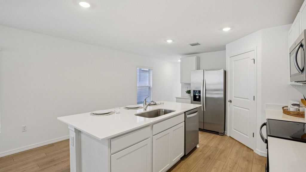 Image 13 of property listing at 12038 NOBLE CHASE PATH, Dade City, FL 33525