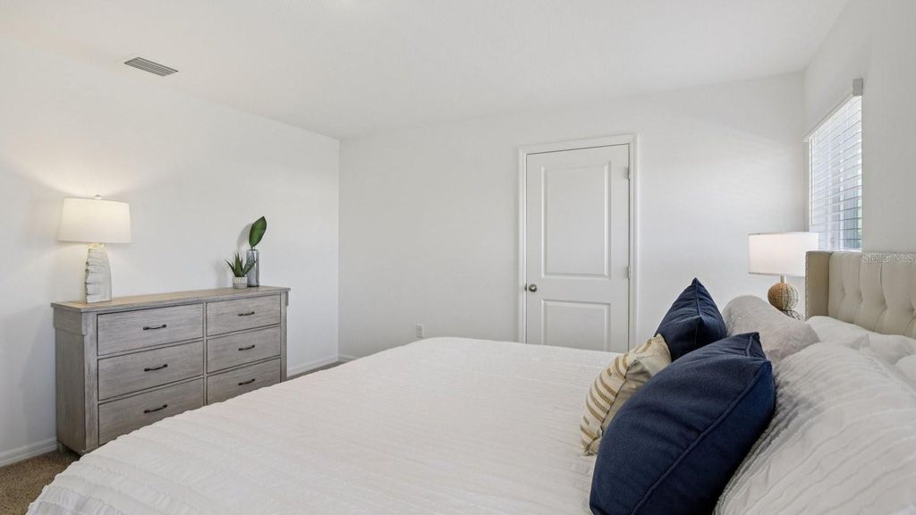 Image 18 of property listing at 12038 NOBLE CHASE PATH, Dade City, FL 33525