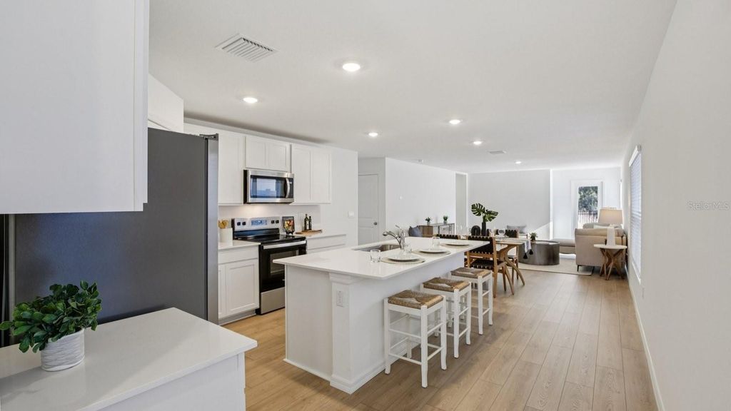 Image 7 of property listing at 12038 NOBLE CHASE PATH, Dade City, FL 33525