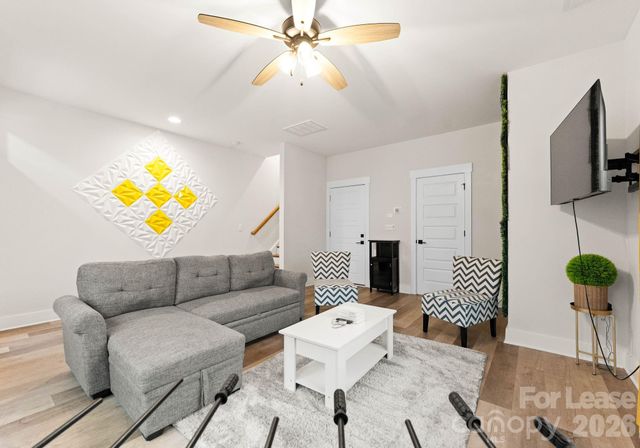 648 W End Drive, Charlotte, NC 28208