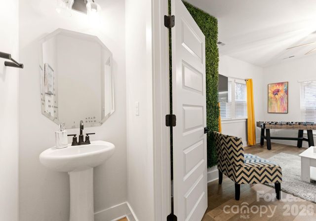 648 W End Drive, Charlotte, NC 28208