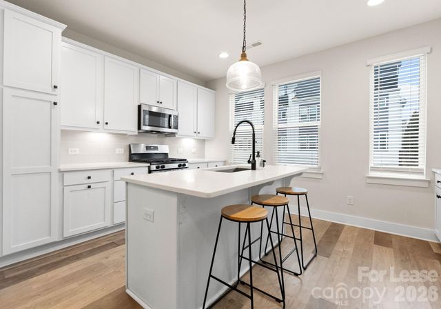 648 W End Drive, Charlotte, NC 28208