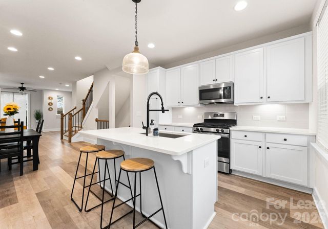 648 W End Drive, Charlotte, NC 28208