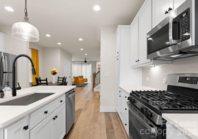 648 W End Drive, Charlotte, NC 28208