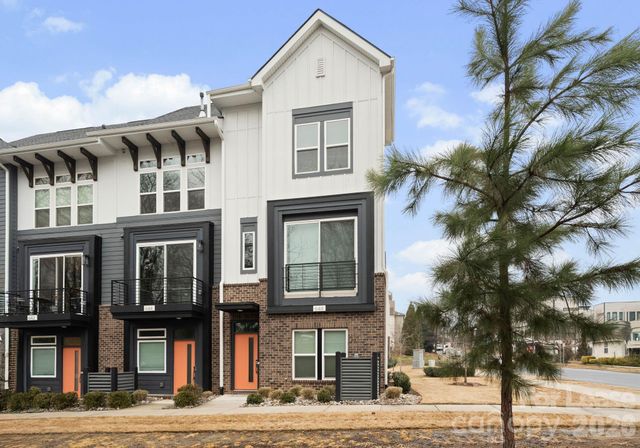 648 W End Drive, Charlotte, NC 28208