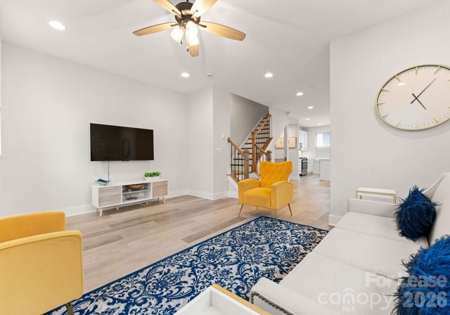 648 W End Drive, Charlotte, NC 28208