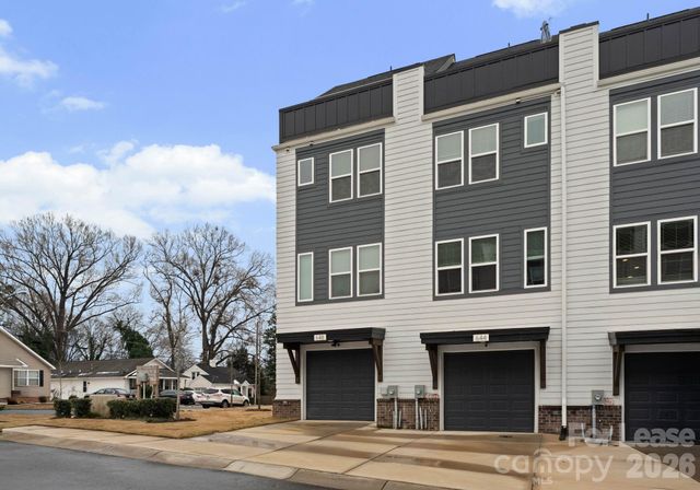 648 W End Drive, Charlotte, NC 28208