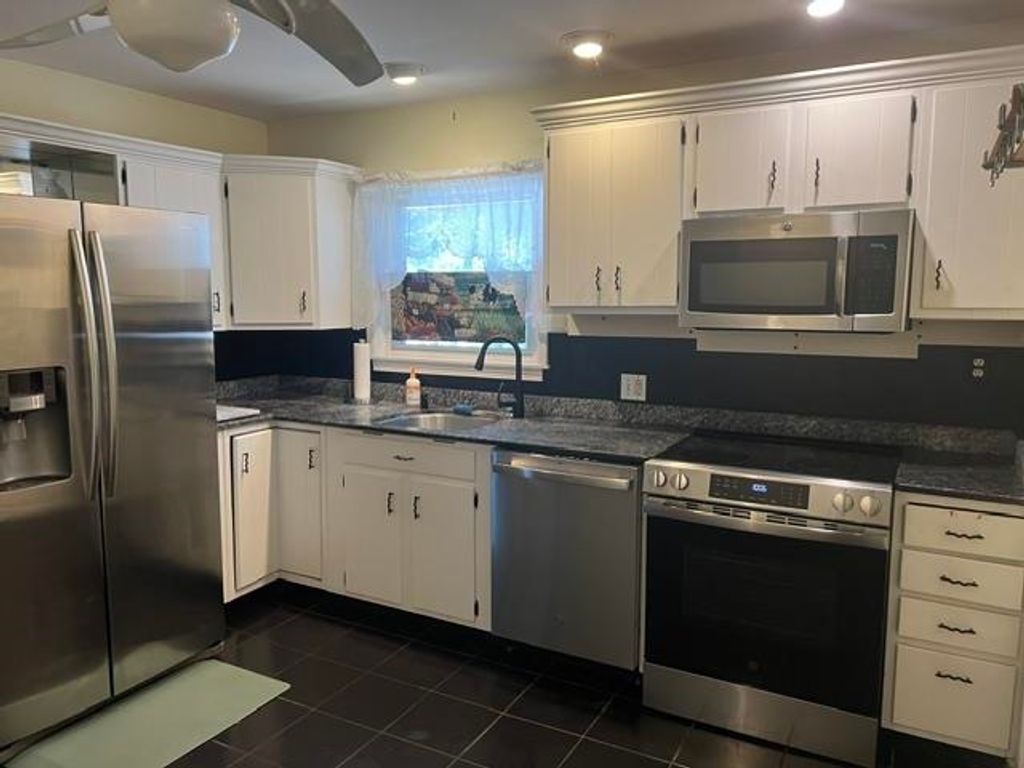 Image 4 of property listing at 124 mill Road, Hampton, NH 03842