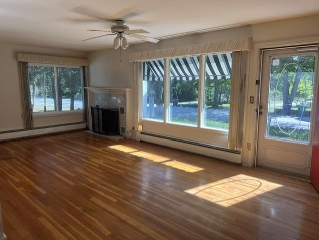 Image 7 of property listing at 124 mill Road, Hampton, NH 03842