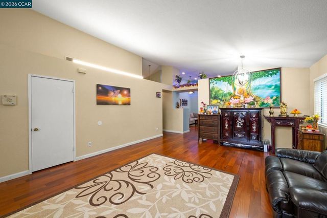 207 Babbling Brook Way, Pittsburg, CA 94565