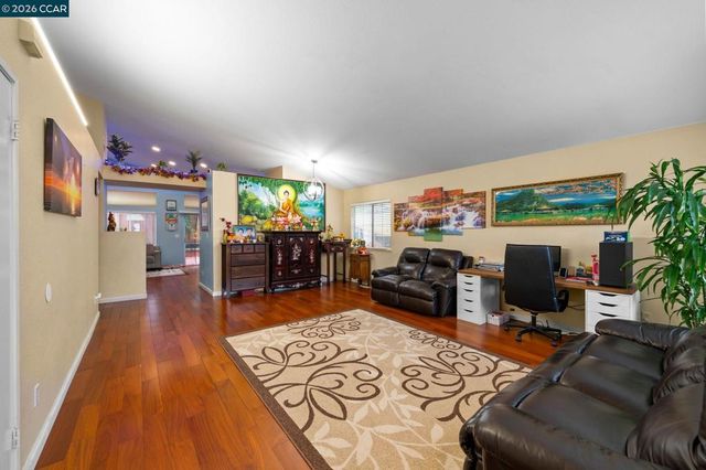 207 Babbling Brook Way, Pittsburg, CA 94565