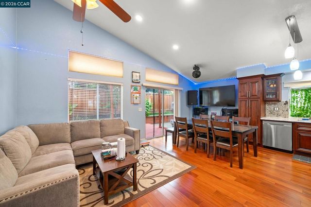 207 Babbling Brook Way, Pittsburg, CA 94565